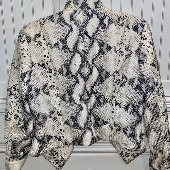Thalia Sodi White & Gray Metallic Snakeskin Blazer - Picture 5 of 7